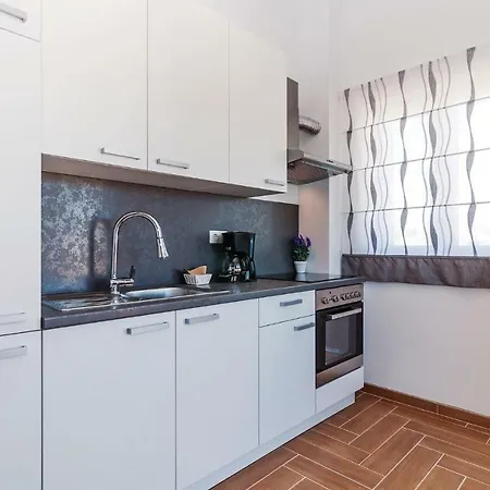 Apartment Two-bedroom In Pakoštane
